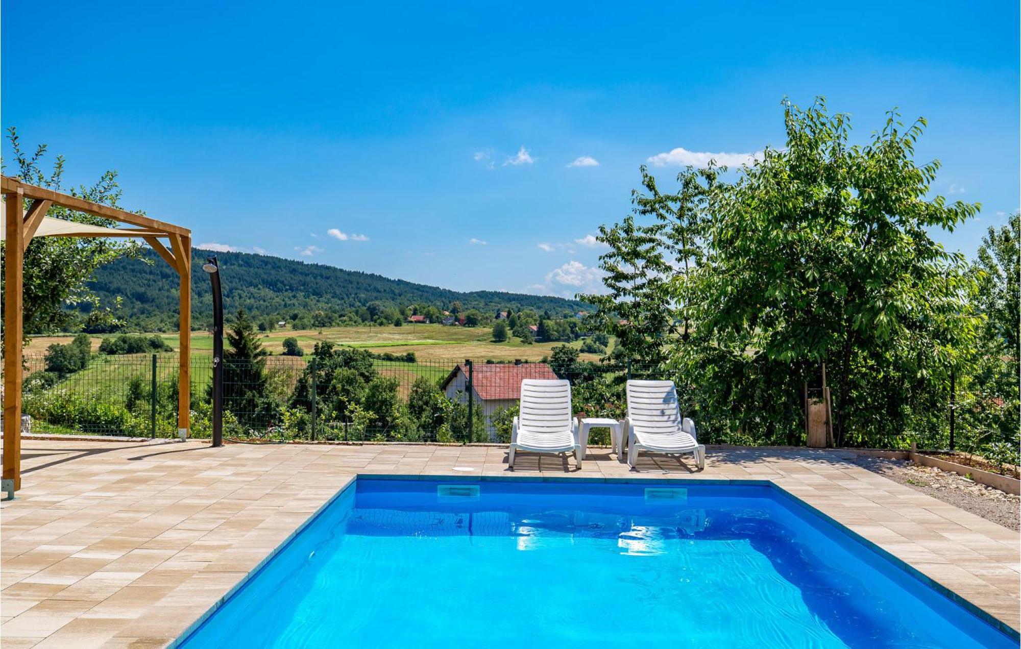 1 Bedroom Beautiful Apartment In Rakovica Exterior photo